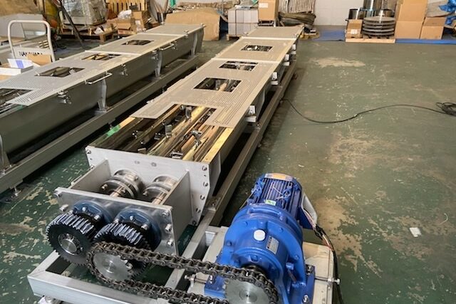 長尺 二軸ピン羽根付きミキサー1